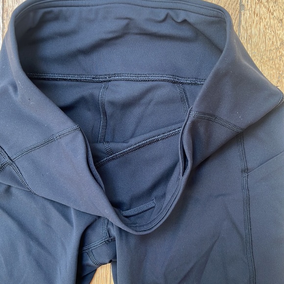 Lululemon Black 3/4 Length Leggings with Pockets - Picture 5 of 9